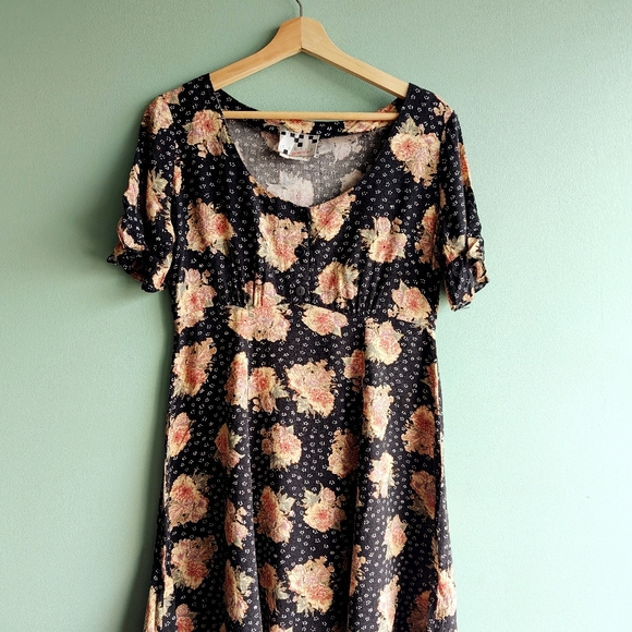 90s rayon floral dress with flutter sleeves size M - Picture 2 of 4
